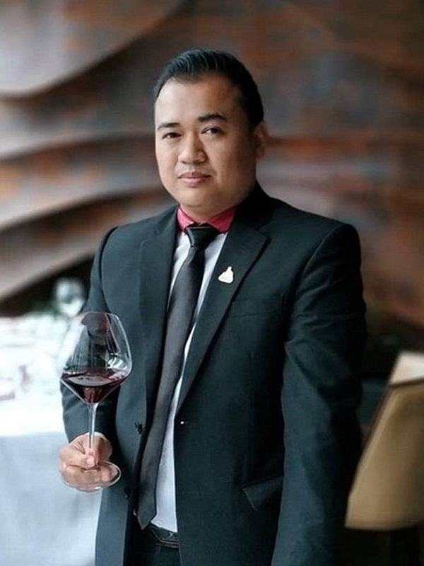 Indonesia Best Sommelier 2017 Iksan Tahdinal